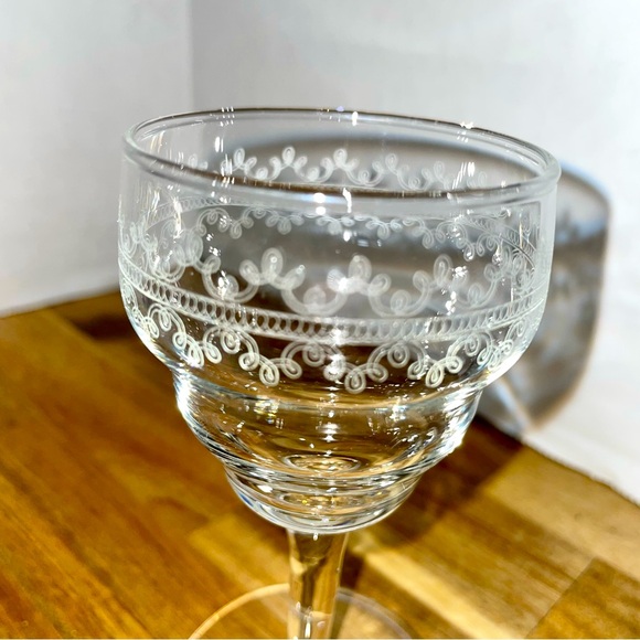 Etched Design Clear Glasses 4 1/4” Tall Wine After Dinner Drink Set of 6 - Picture 6 of 11